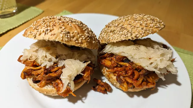 Pulled Mushroom BBQ-Burger